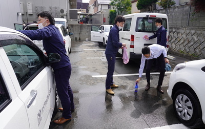 社内掃除に学ぶ会社用車清掃