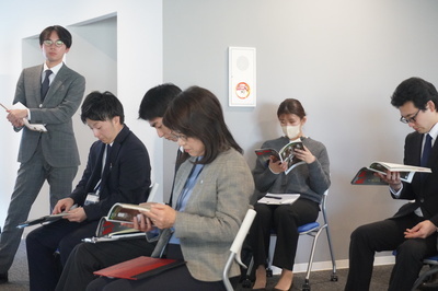 木鶏会中写真　着席